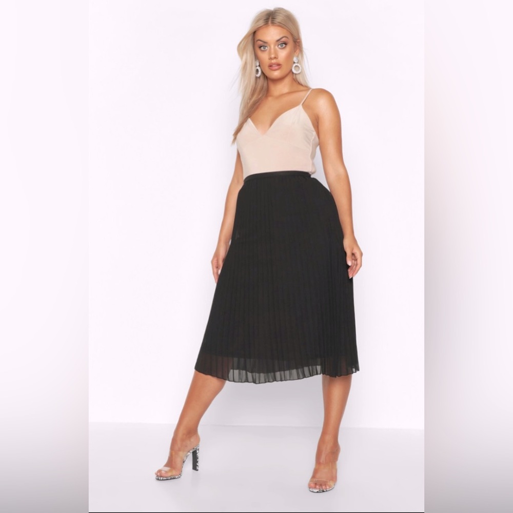 Chiffon Pleated Midi Skirt in Black